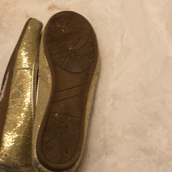 Nine West gold flats in size 6. - Picture 3 of 4